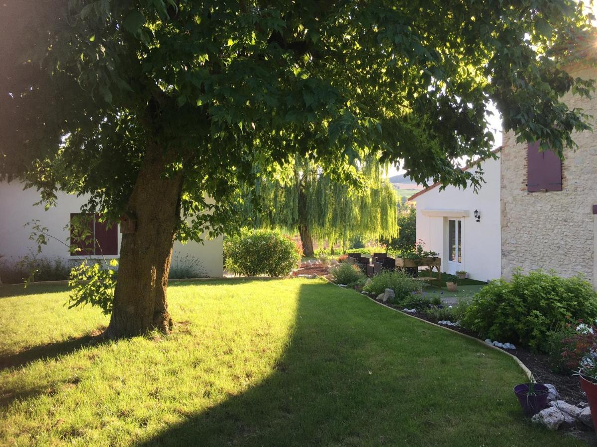 Domaine De La Vigne Bed & Breakfast Cadalen Exterior photo