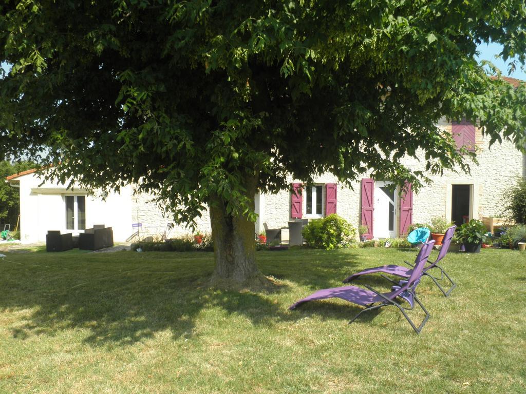Domaine De La Vigne Bed & Breakfast Cadalen Exterior photo